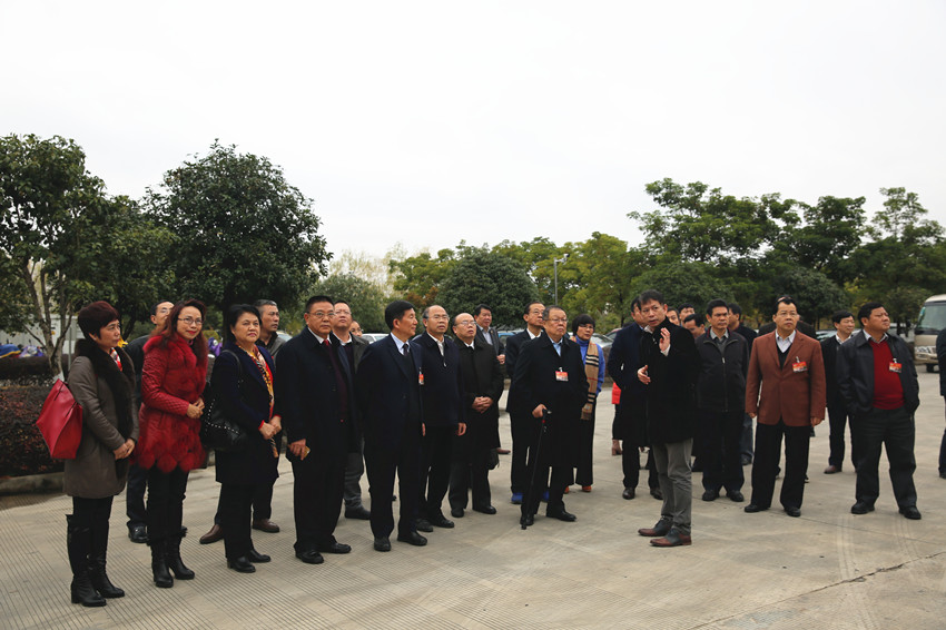 与会人员考察照片.jpg 与会人员考察照片.jpg
